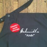 Hochwertige Schürze mit Stick "Schmidt's Azubi"
